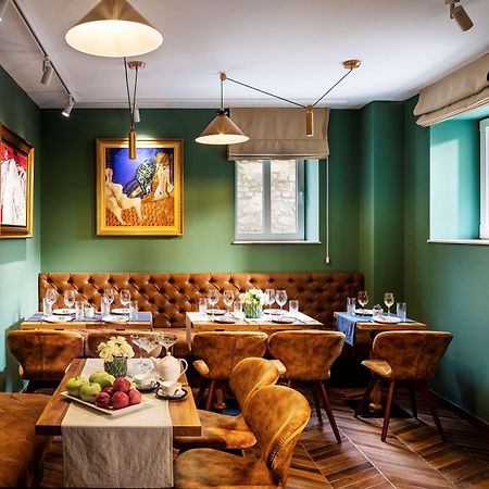 Gallery 37 Powered By Aston Plovdiv Bagian luar foto Restaurant interior