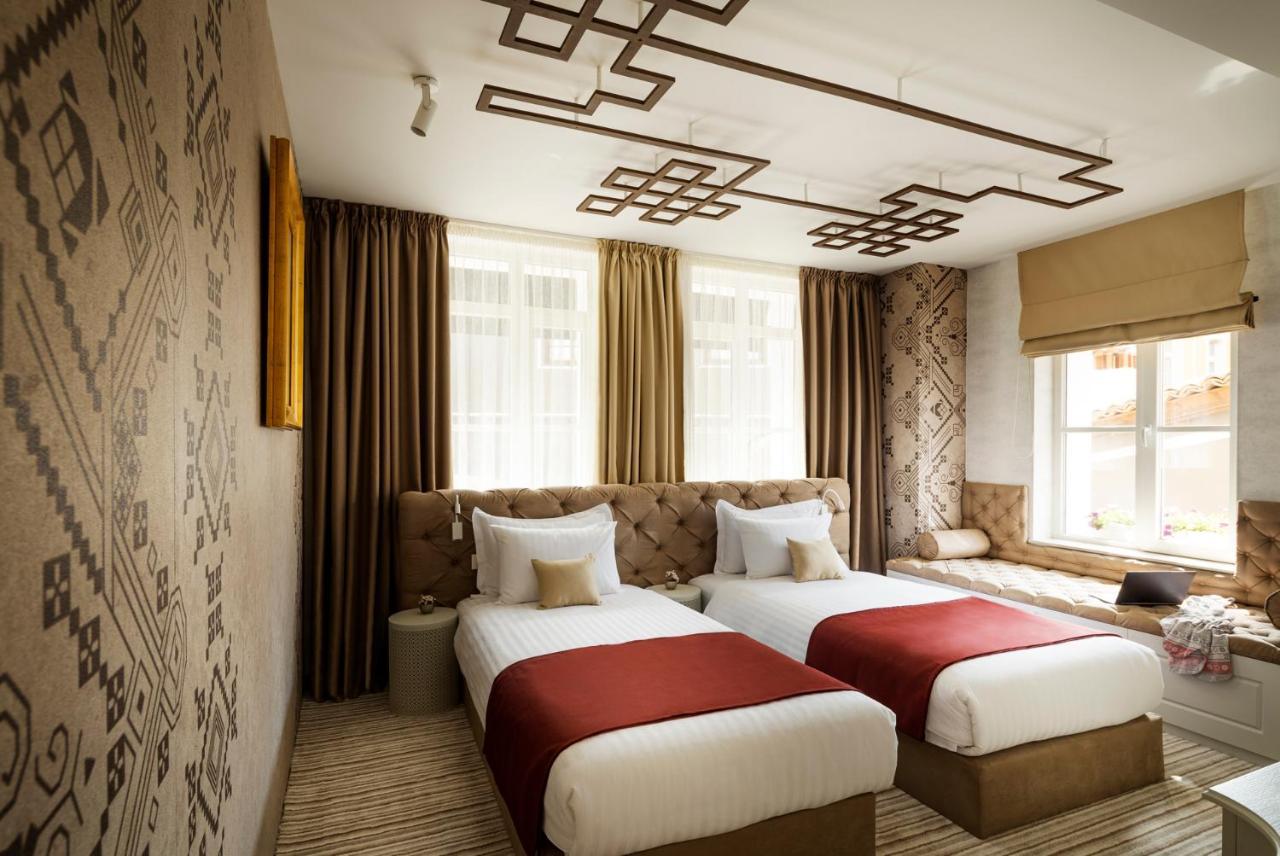 Gallery 37 Powered By Aston Plovdiv Bagian luar foto A room at the hotel