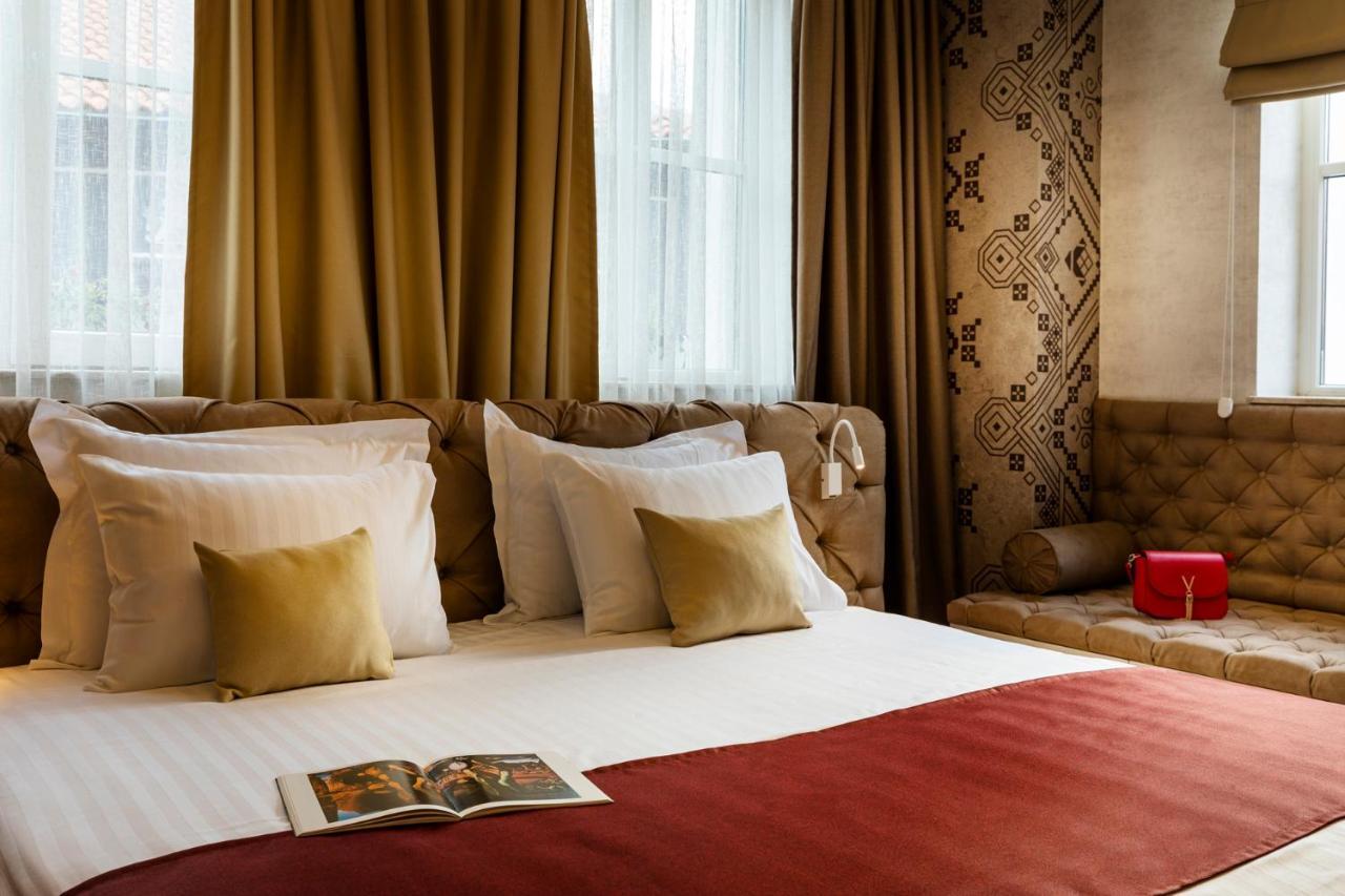 Gallery 37 Powered By Aston Plovdiv Bagian luar foto A room at the hotel