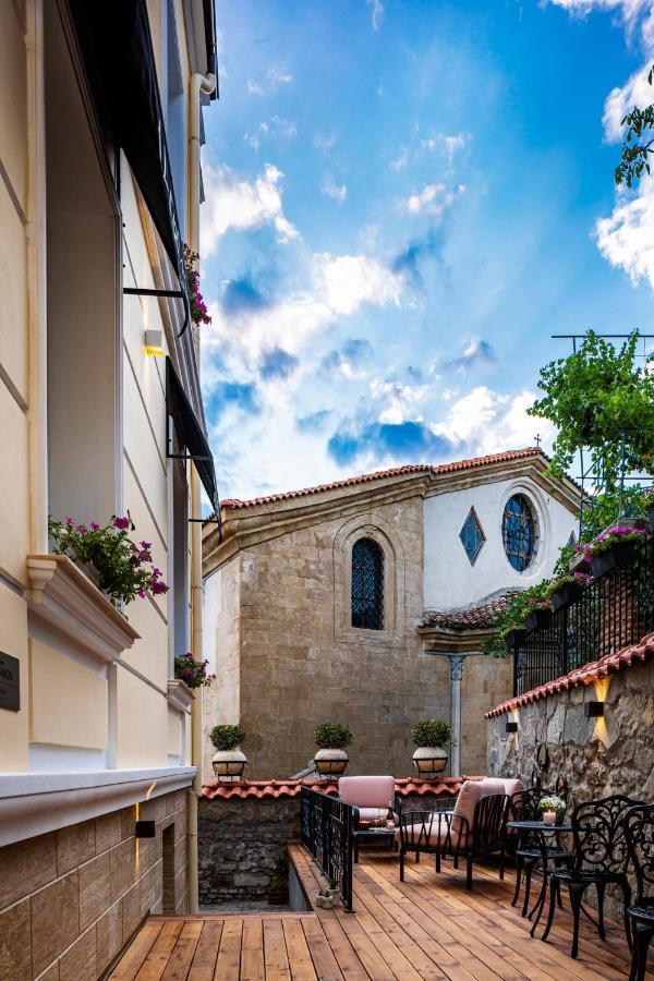 Gallery 37 Powered By Aston Plovdiv Bagian luar foto The church of San Pietro