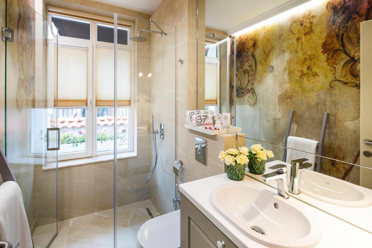 Gallery 37 Powered By Aston Plovdiv Bagian luar foto Bathroom