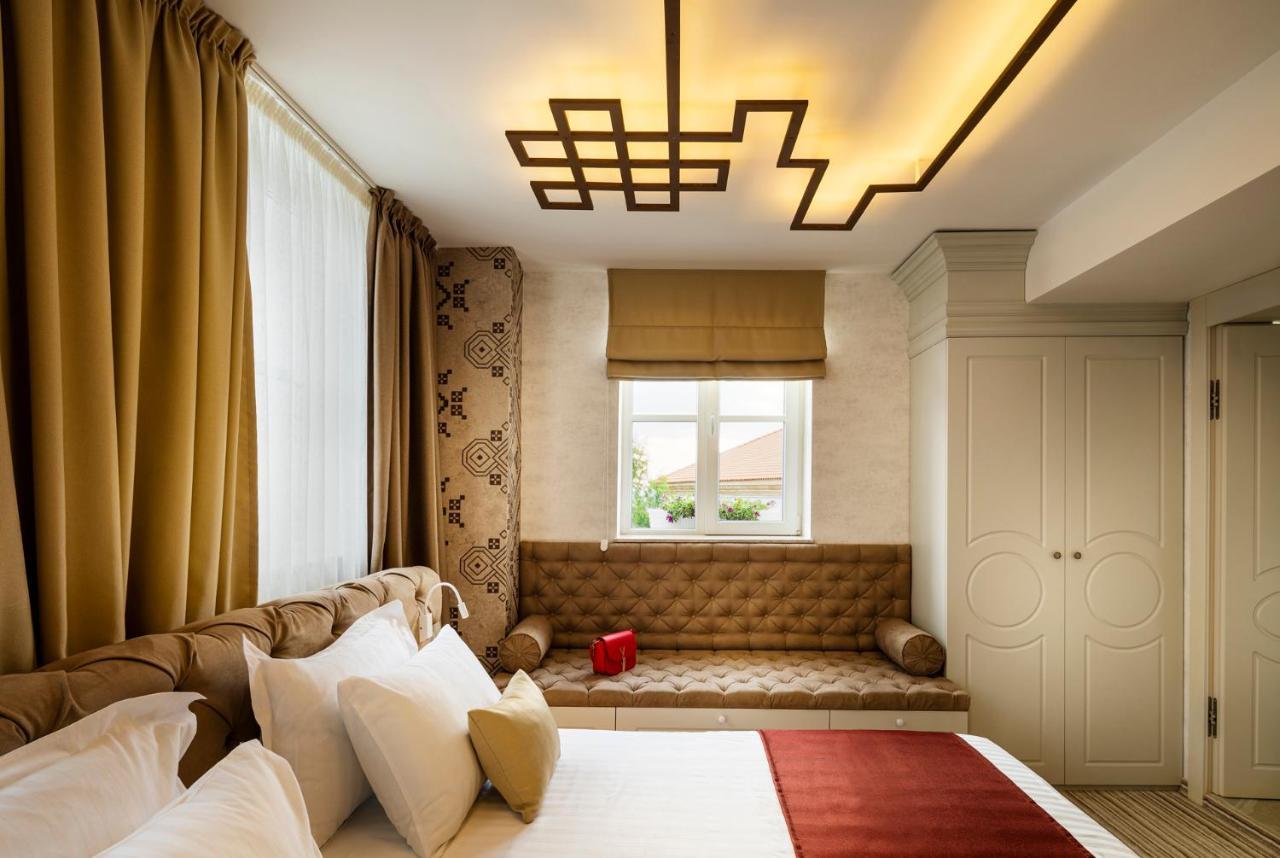 Gallery 37 Powered By Aston Plovdiv Bagian luar foto A room at the Mandarin Oriental, Munich