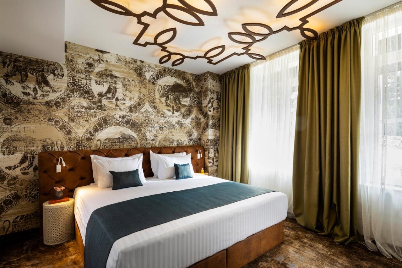 Gallery 37 Powered By Aston Plovdiv Bagian luar foto A room at the hotel