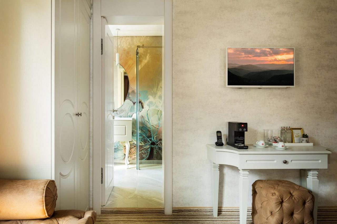 Gallery 37 Powered By Aston Plovdiv Bagian luar foto A room at the hotel
