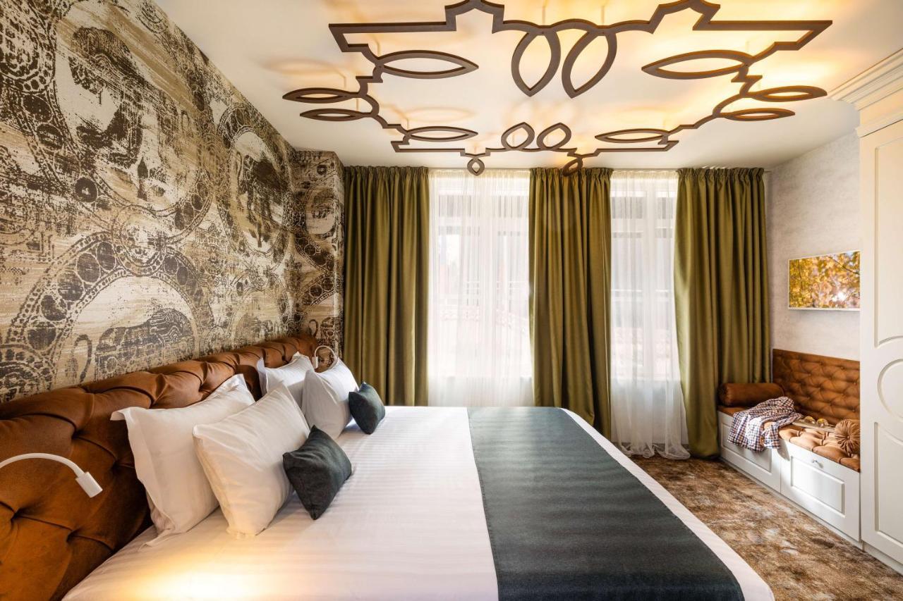 Gallery 37 Powered By Aston Plovdiv Bagian luar foto A room at the hotel