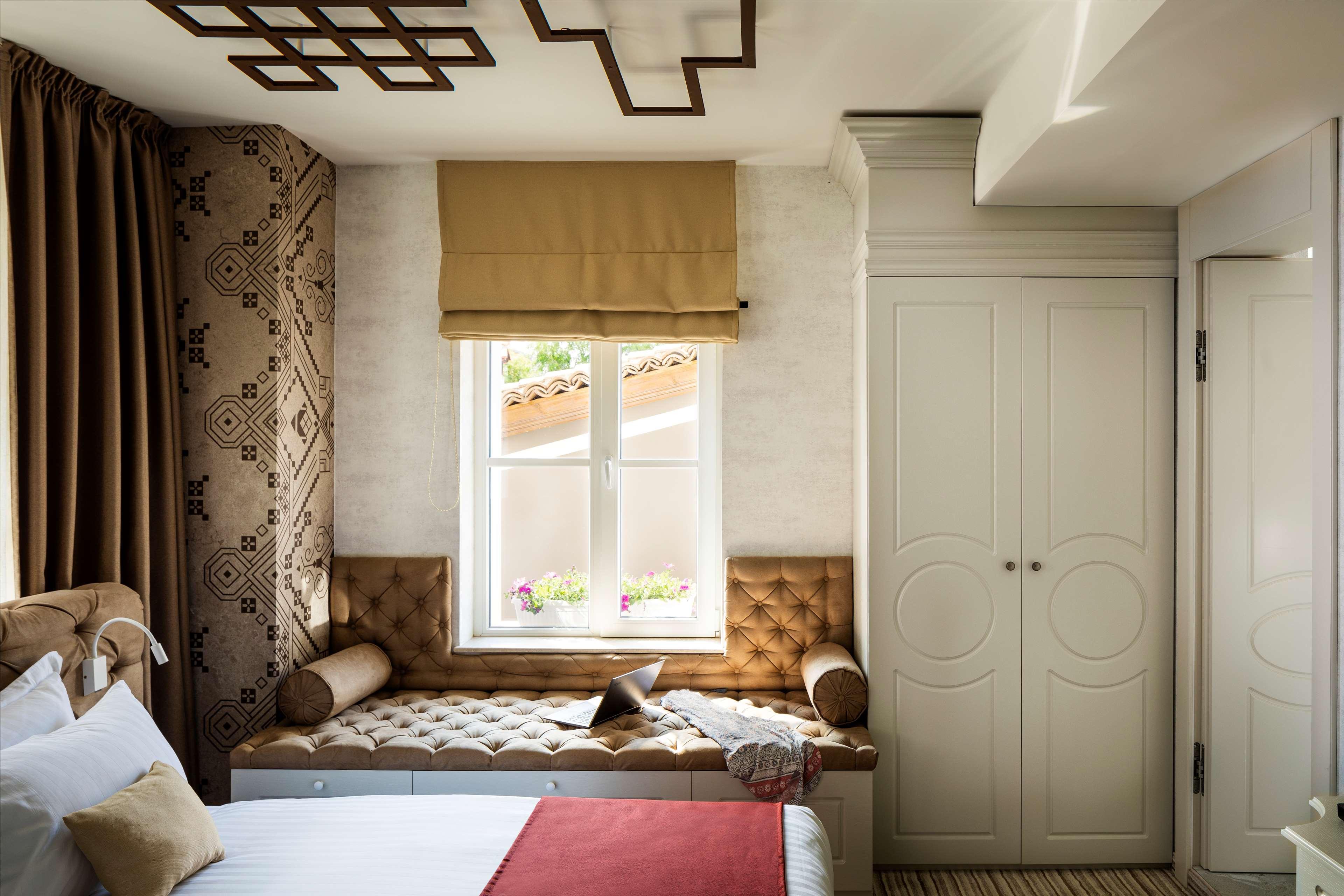 Gallery 37 Powered By Aston Plovdiv Bagian luar foto A bedroom at the hotel