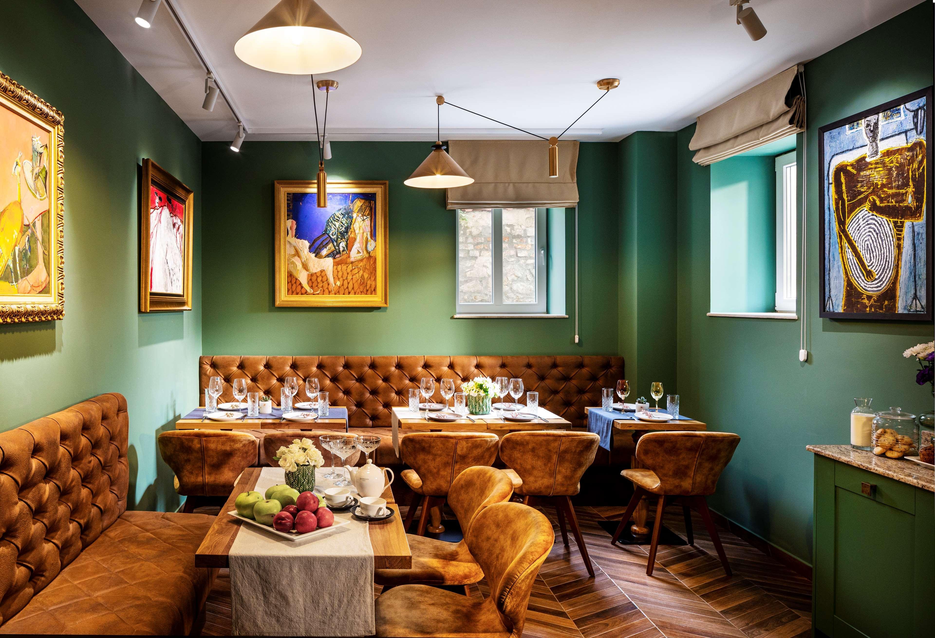 Gallery 37 Powered By Aston Plovdiv Bagian luar foto Restaurant interior