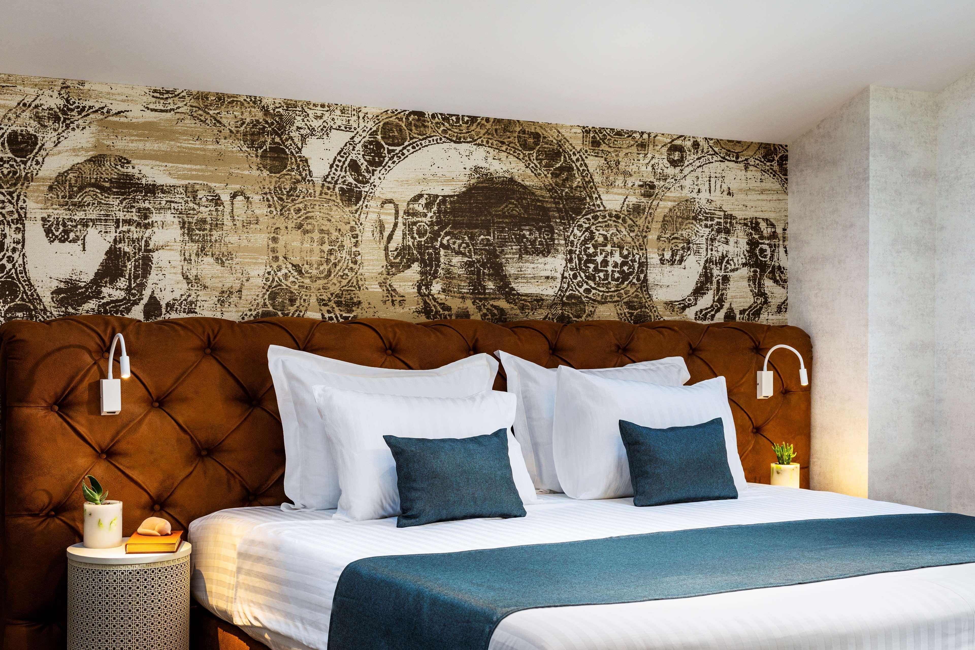 Gallery 37 Powered By Aston Plovdiv Bagian luar foto A bedroom at the hotel