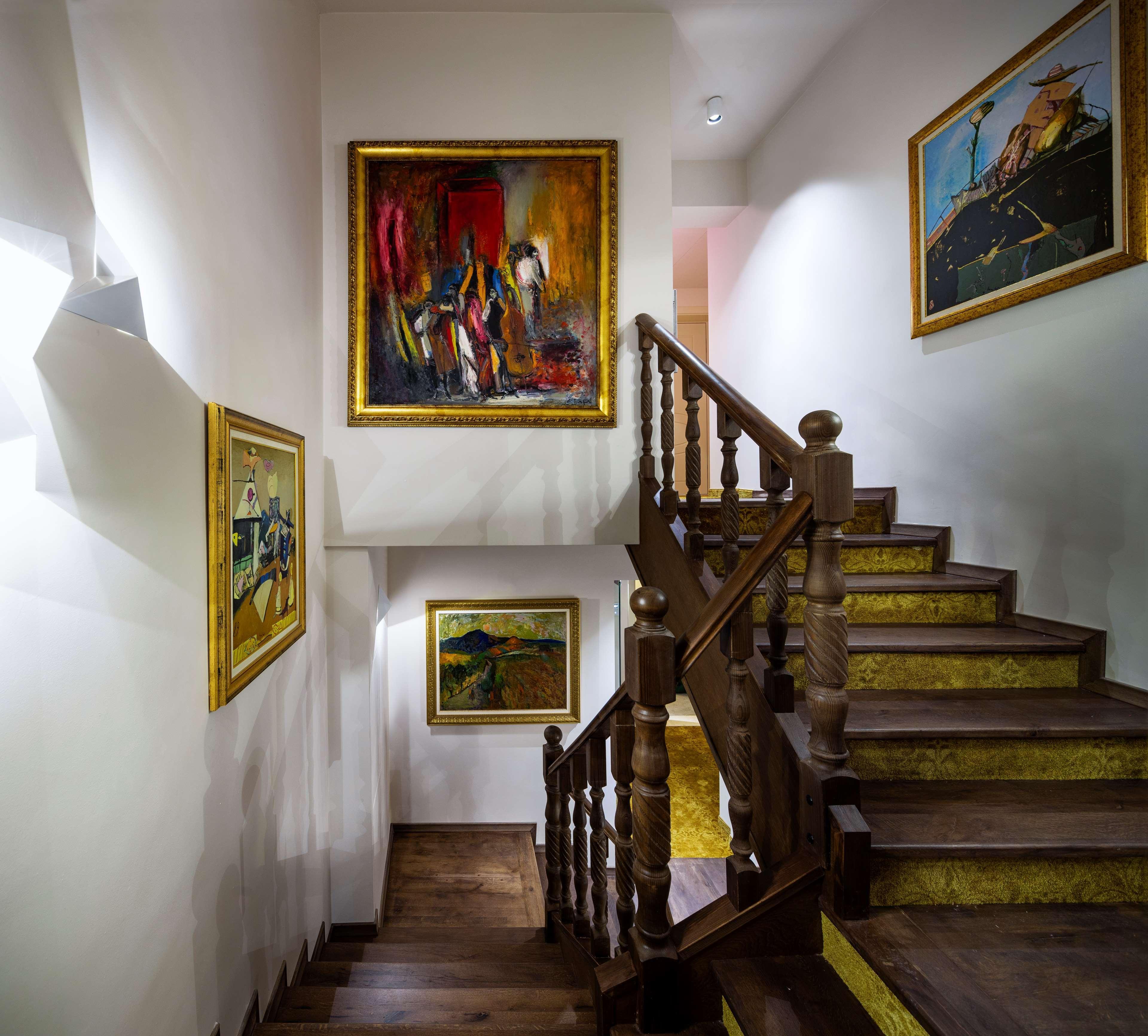 Gallery 37 Powered By Aston Plovdiv Bagian luar foto Staircase