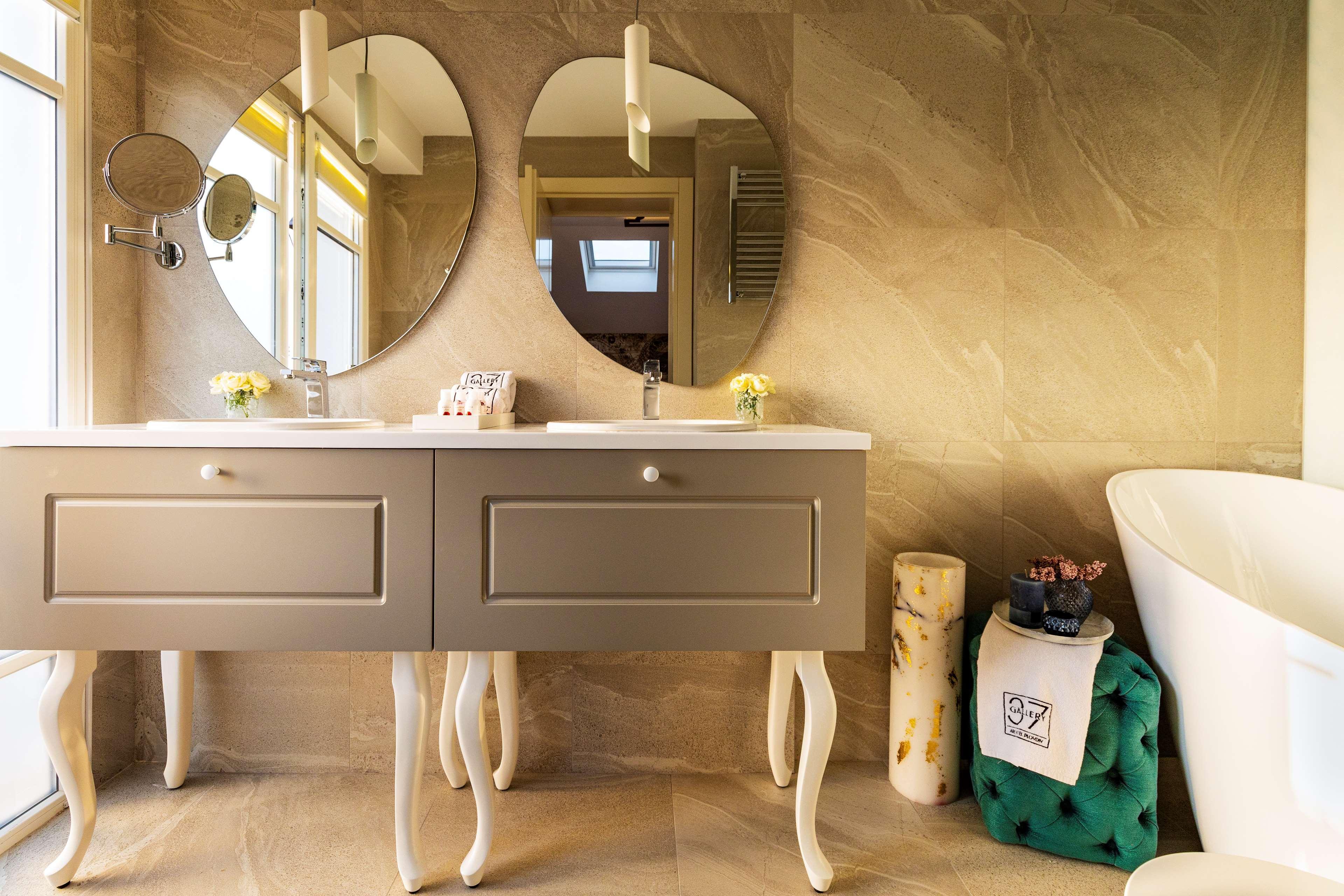 Gallery 37 Powered By Aston Plovdiv Bagian luar foto Bathroom