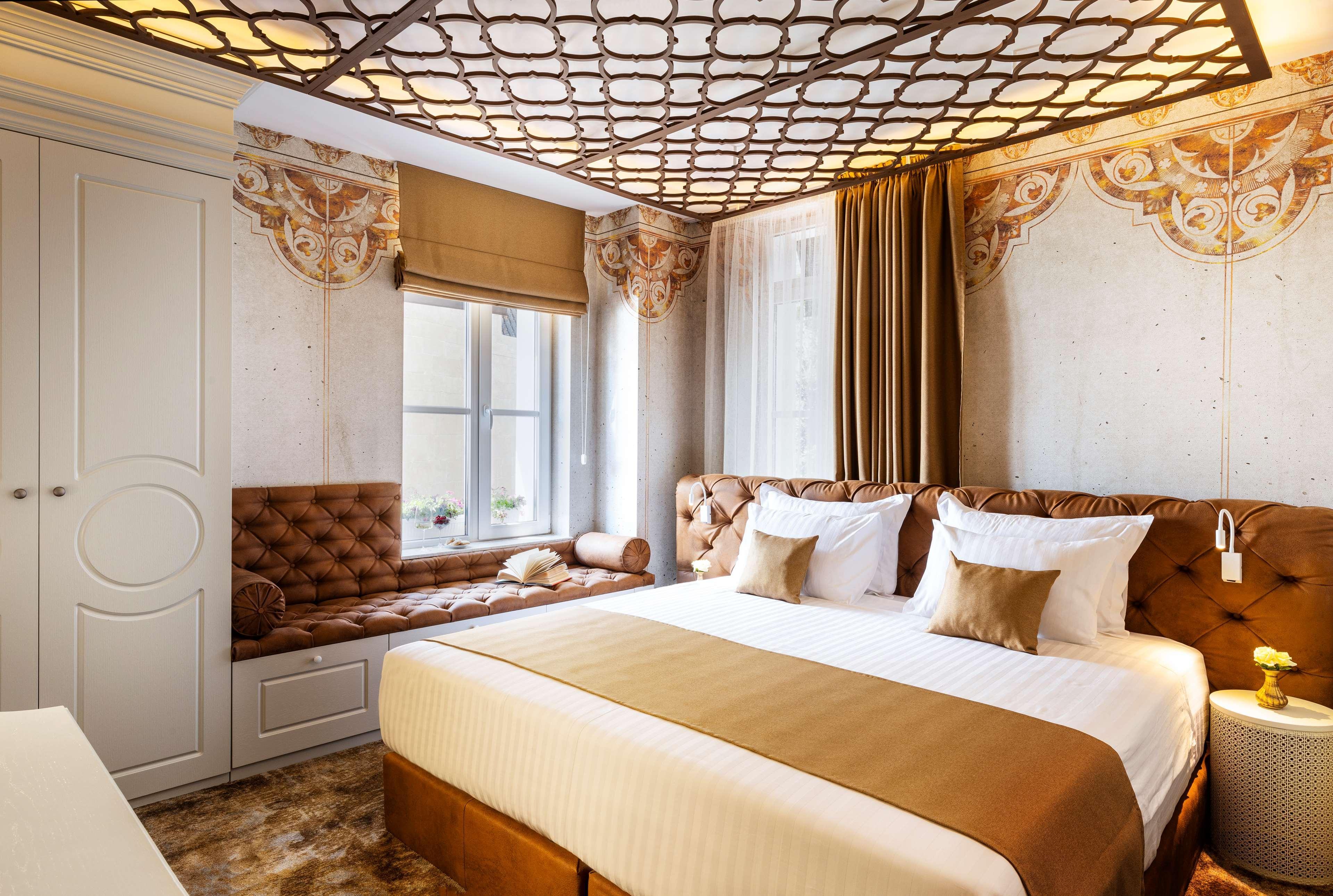 Gallery 37 Powered By Aston Plovdiv Bagian luar foto A bedroom at the hotel