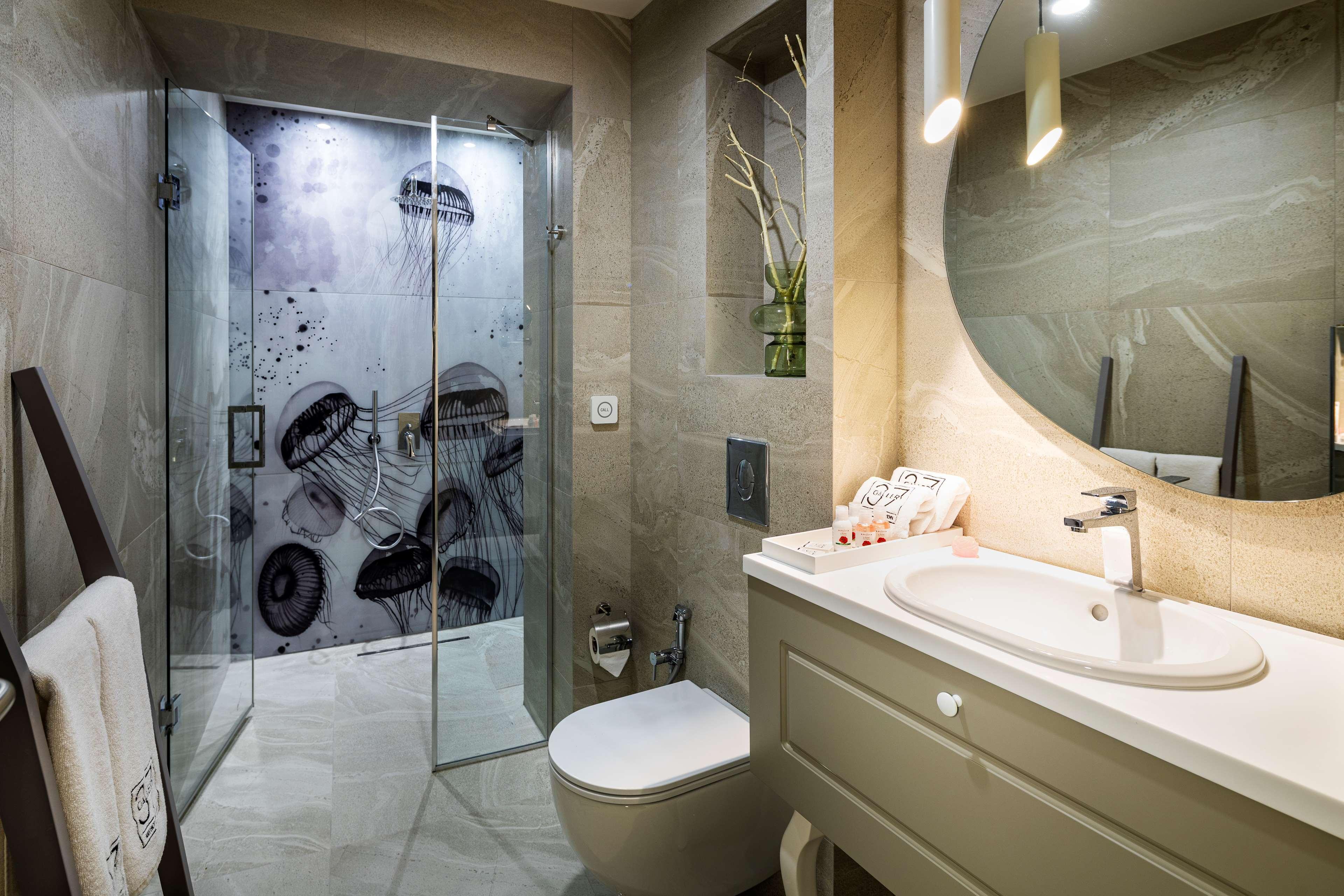 Gallery 37 Powered By Aston Plovdiv Bagian luar foto A modern bathroom