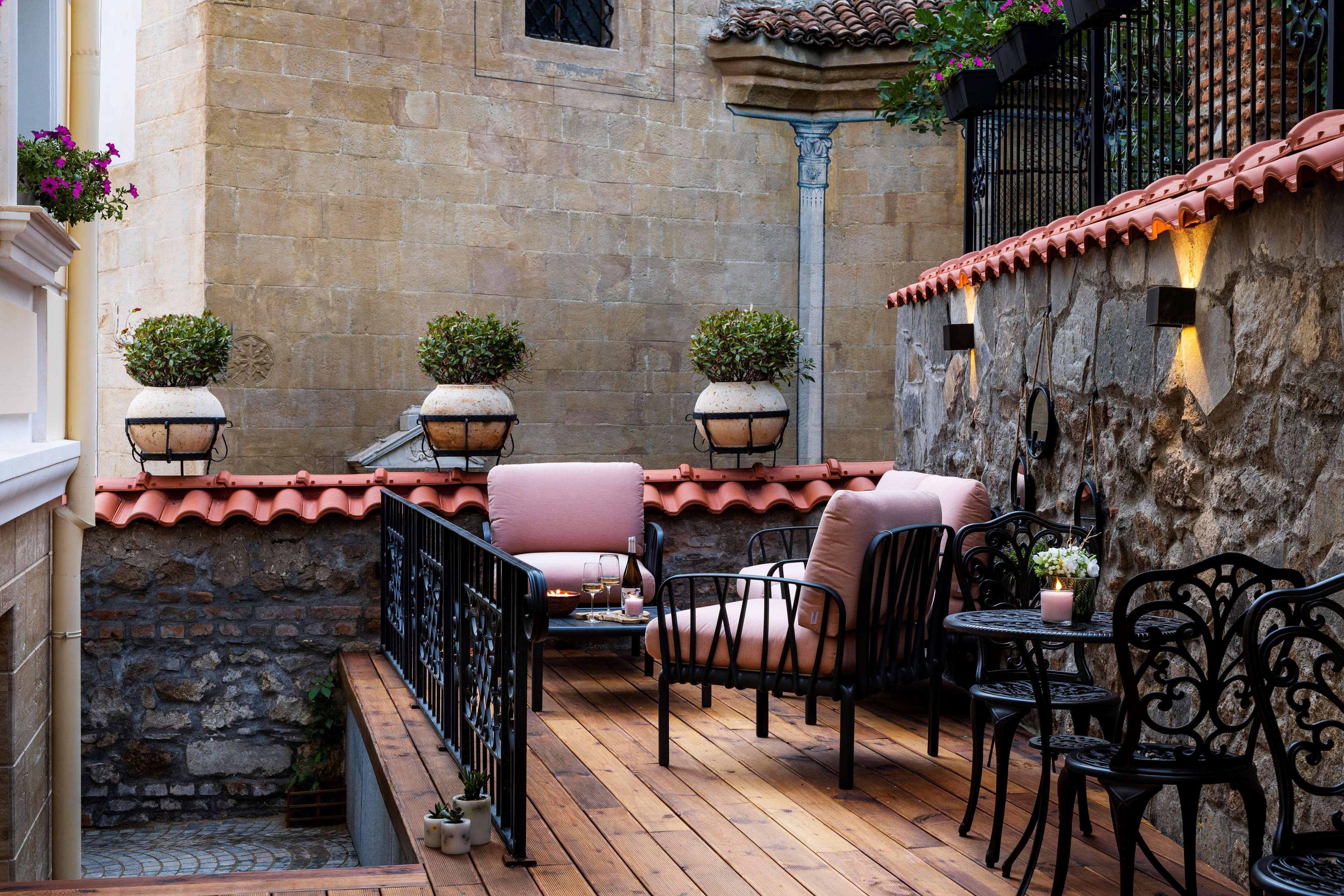 Gallery 37 Powered By Aston Plovdiv Bagian luar foto The hotel's terrace