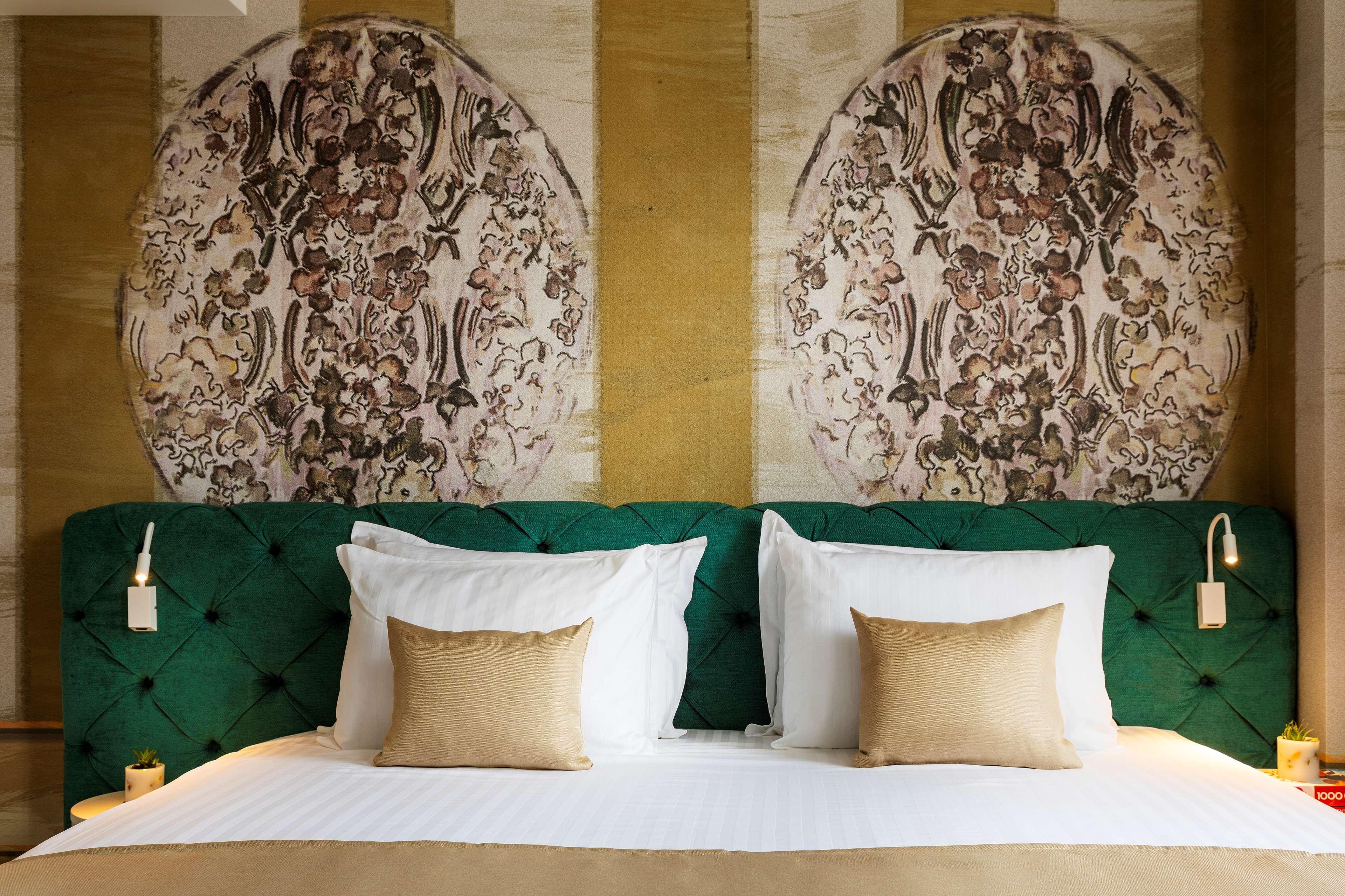 Gallery 37 Powered By Aston Plovdiv Bagian luar foto A bedroom at the Mandarin Oriental, Paris