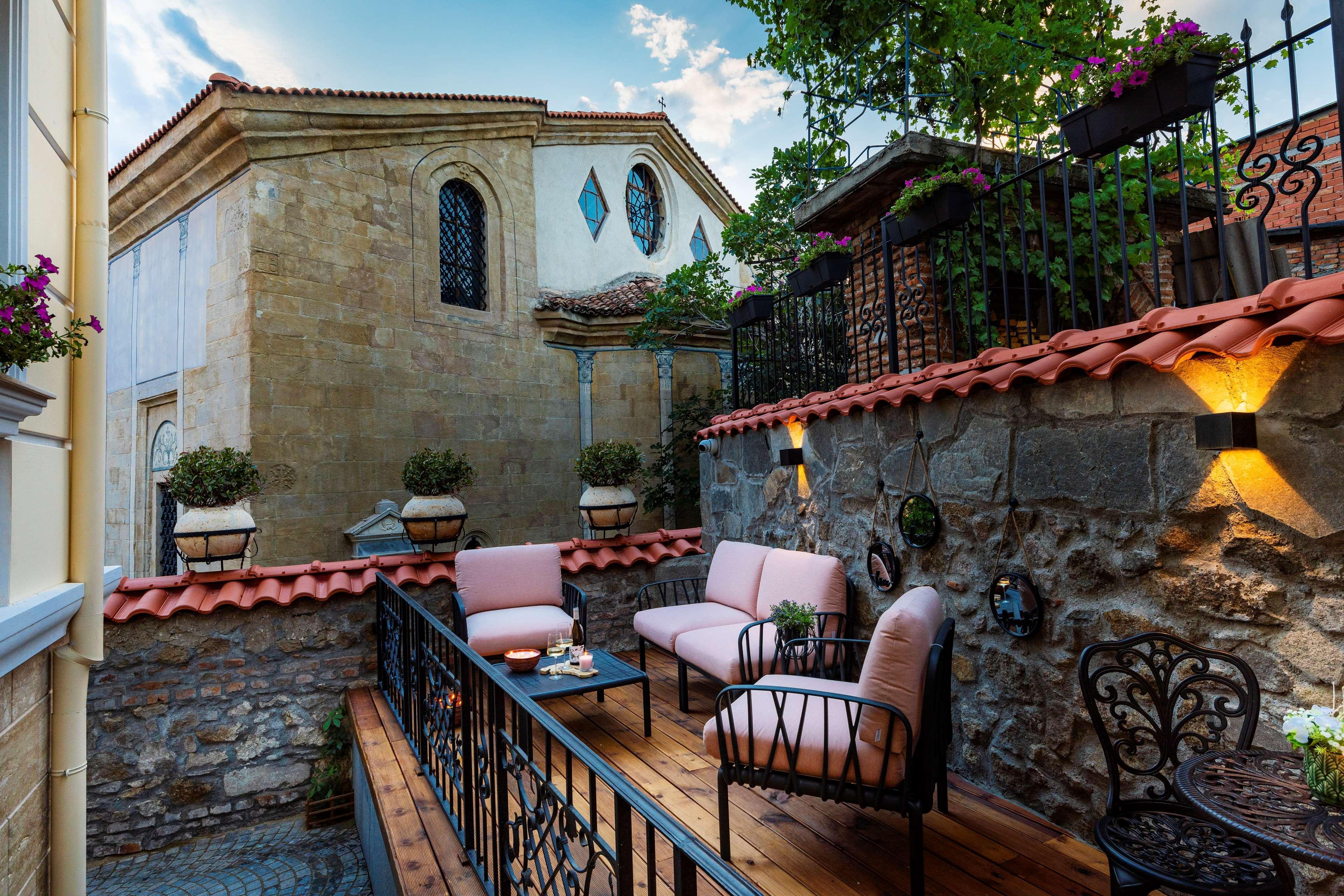 Gallery 37 Powered By Aston Plovdiv Bagian luar foto The terrace of the hotel
