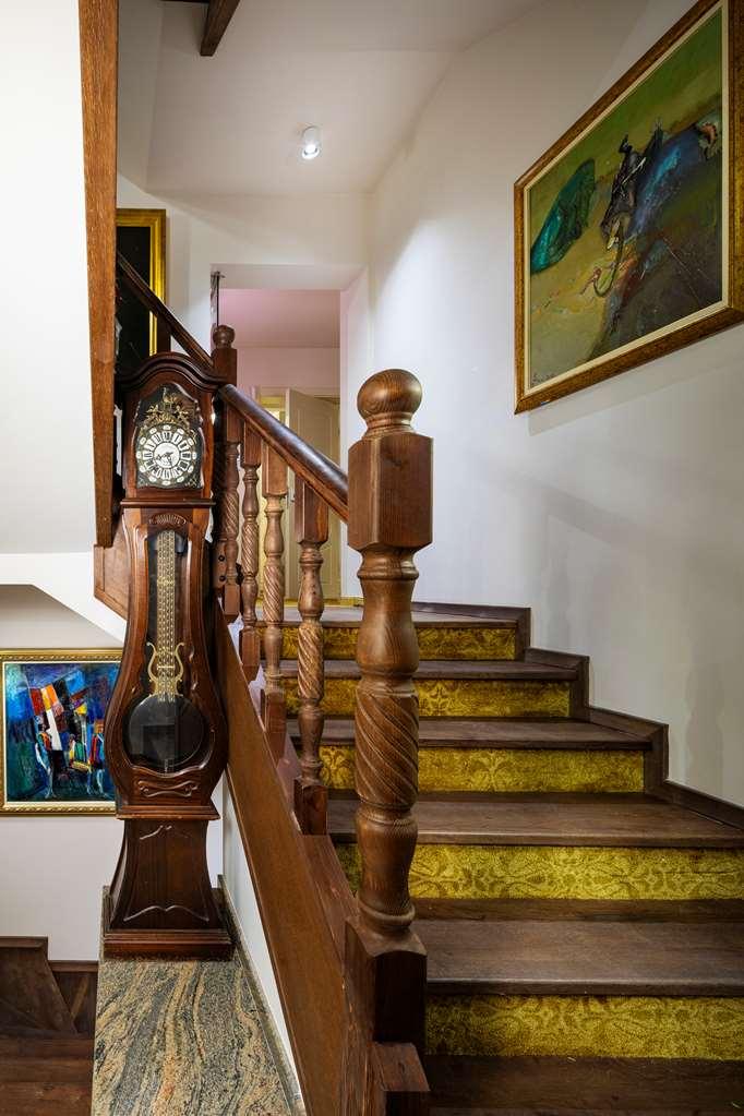 Gallery 37 Powered By Aston Plovdiv Bagian luar foto A staircase with a handrail